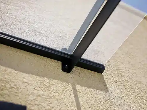 גגון אפור שקוף לכניסה לבית גגון אפור שקוף לכניסה לבית